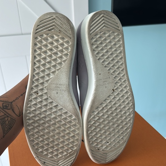 LOUIS VUITTON LV UNISEX LV LUXEMBOURG SNEAKER IN IRIDESCENT MONOGRAM  size 9 - Picture 9 of 9